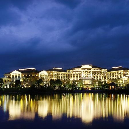 Landison Green Town Hotel Xinchang Екстериор снимка