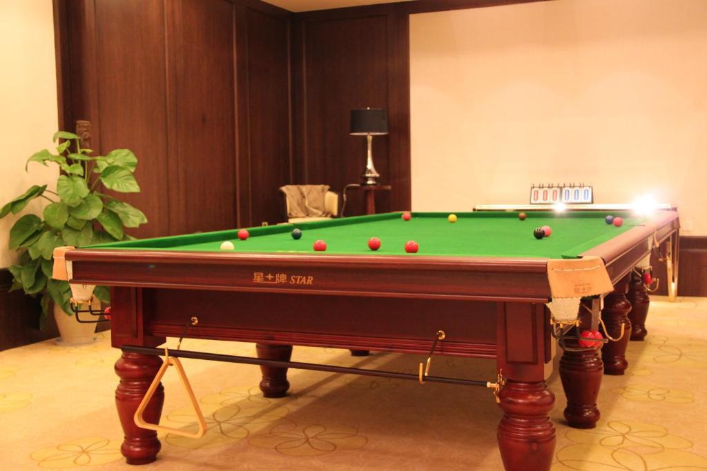 Landison Green Town Hotel Xinchang Екстериор снимка