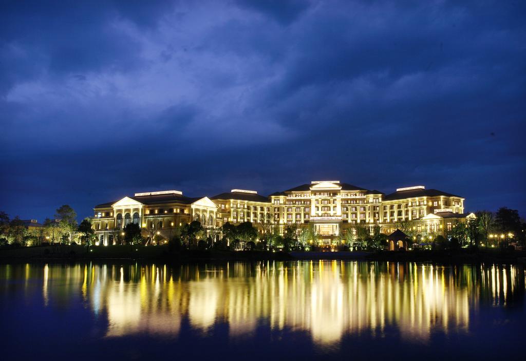 Landison Green Town Hotel Xinchang Екстериор снимка